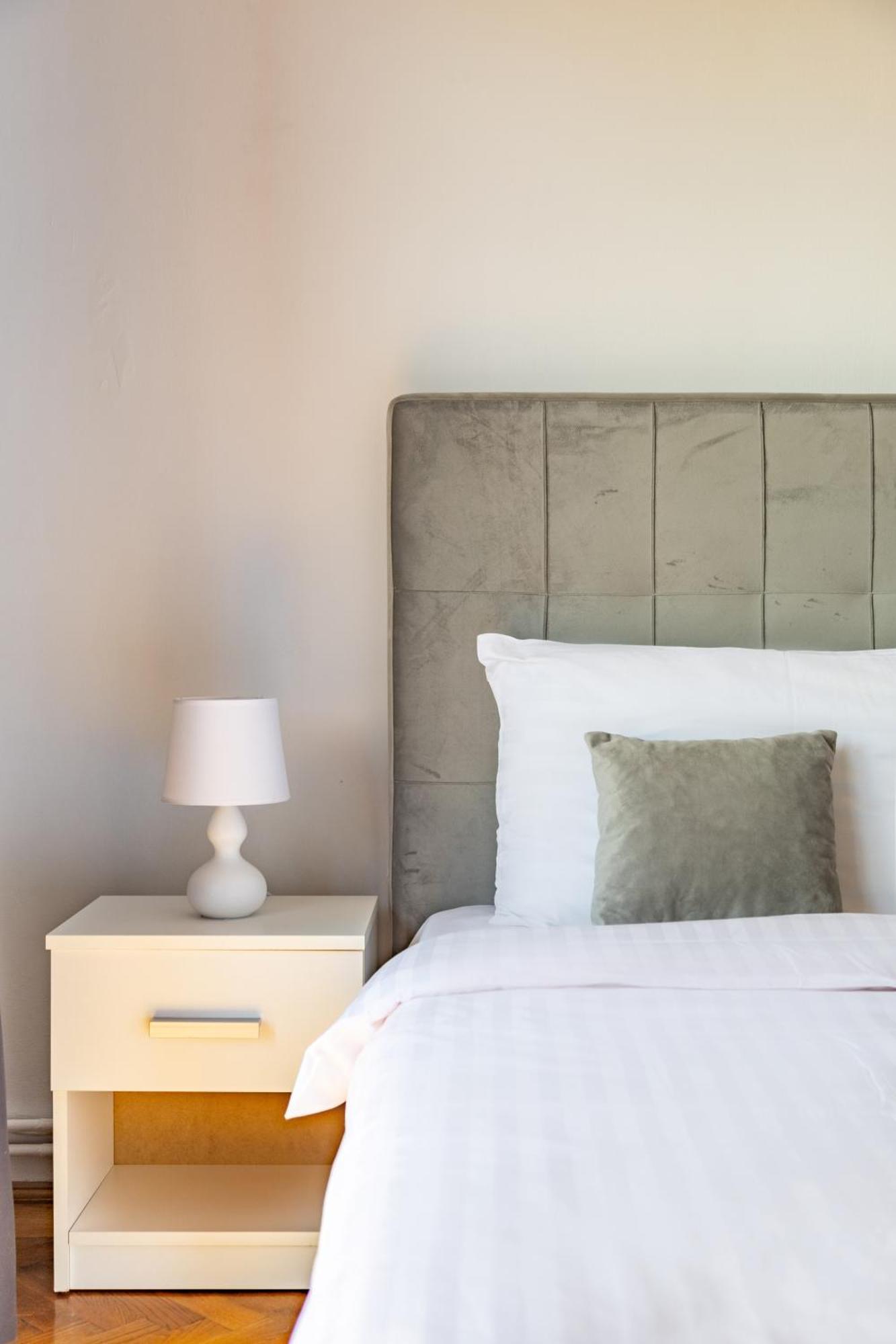 Downtown Victoria Apartments By Citybookings Бухарест Номер фото