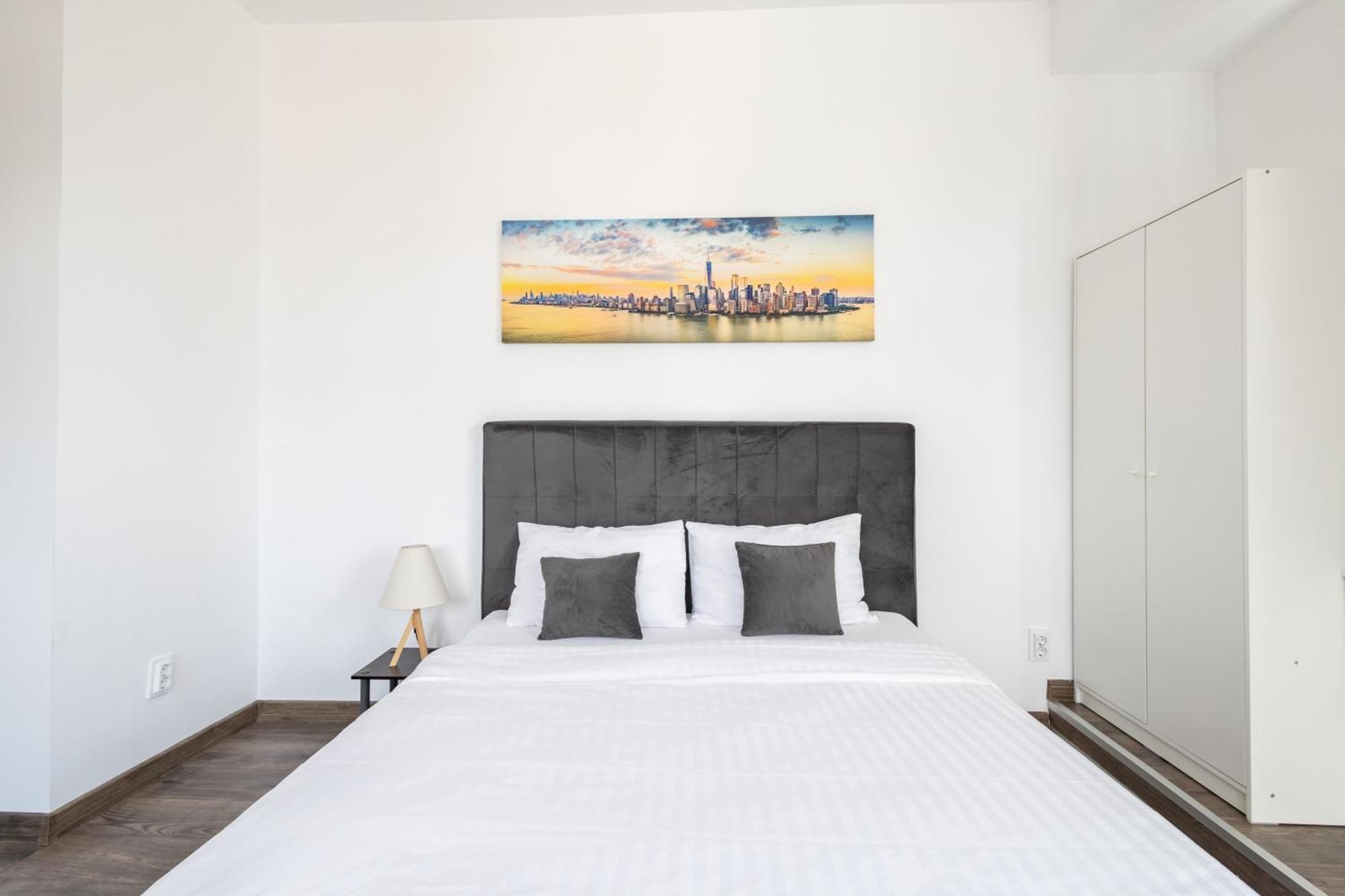 Downtown Victoria Apartments By Citybookings Бухарест Экстерьер фото